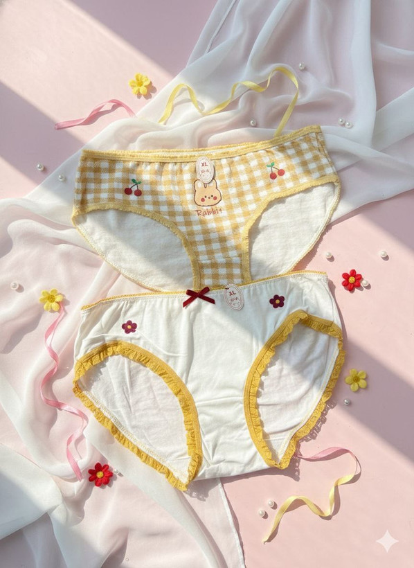 شورت xl سفید و زرد ساده و چهار خانه لبه توری