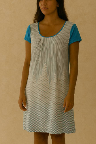 پیراهن خال خالی آبی و سفید چینی مناسب خواب