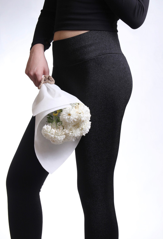 دسته گل سفید و لگ لمه