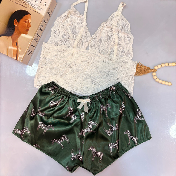 تاپ گیپور سفید و شورتک ساتن گورخری